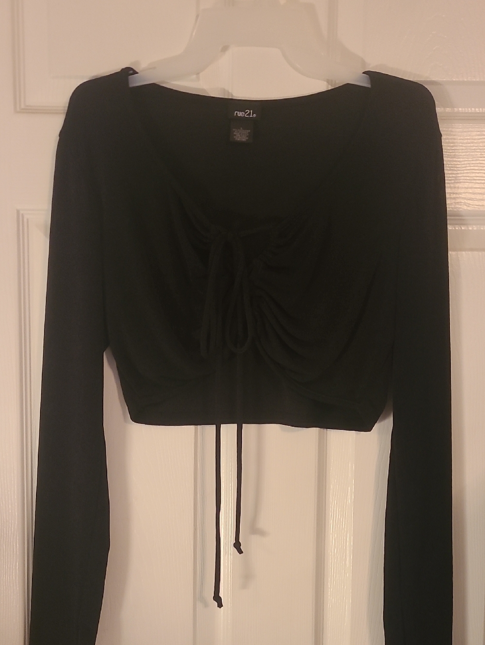 Rue21 Black Long-Sleeve Ruched Tie-Front Crop Top